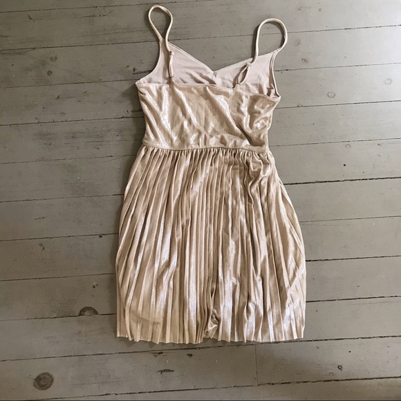 NWT gold Hollister dress - Picture 2 of 4